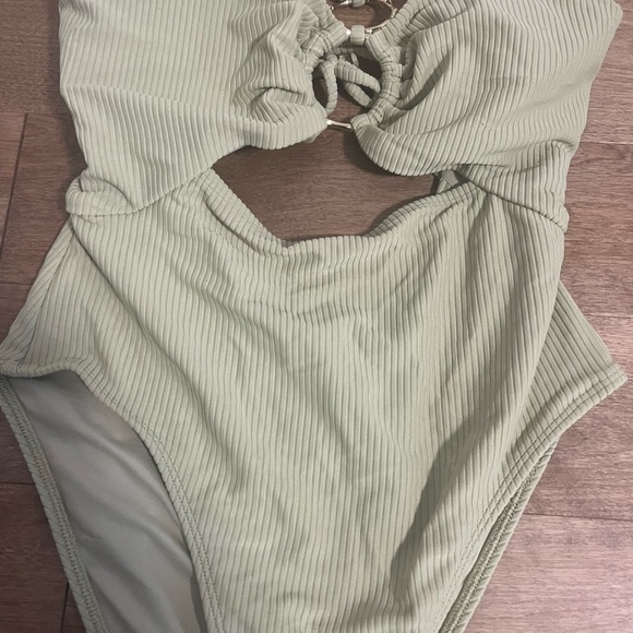 ⭐️HOST PICK⭐️RIVER ISLAND GREEN CUT OUT SWIMSUIT - Picture 6 of 8